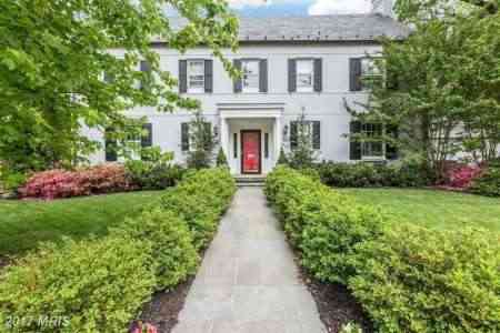 Susan Andrews and Tucker Carlson sold their Kentucky house