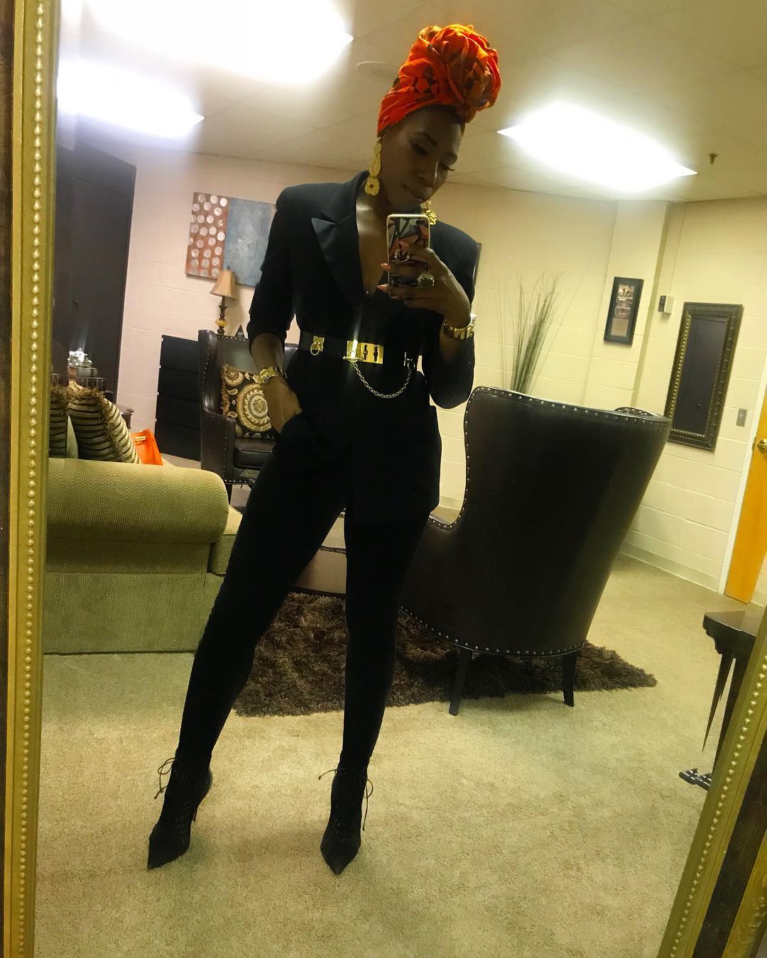 Brandi flaunting her Body physics through mirror selfie. Know more about Brandi height, net worth, wedding, husband, father, Instagram, Twitter, mother, age, siblings and many more