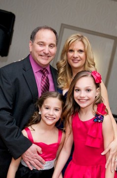 Image: Melissa Gisoni with her family. Melissa Gisoni Bio, Wiki, Personal life, Husband, Children & Net Worth