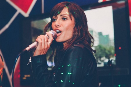 Natalie Imbruglia singing a song, Turn. Know more about Natalie Imbruglia profession, work, job, song Turn