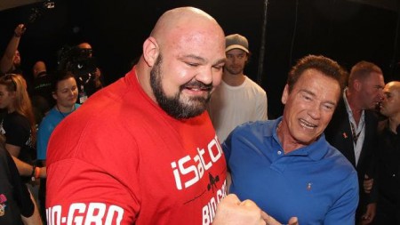 Brian Shaw poses with Arnold Schwarzenegger 