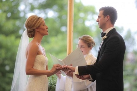 Sunlen Serfaty married her husband Alexis Leigh Serfaty in 2013