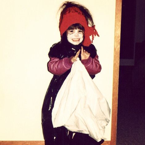 Meghan Ory's Childhood picture,Know more about her bio.