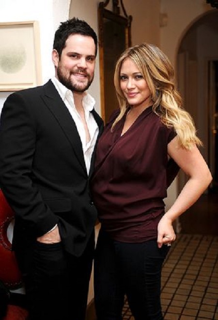 Mike Comrie with his wife Hilary Duff 
