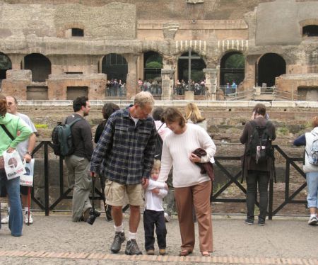 Harry Joseph in vacation with his parents in Rome