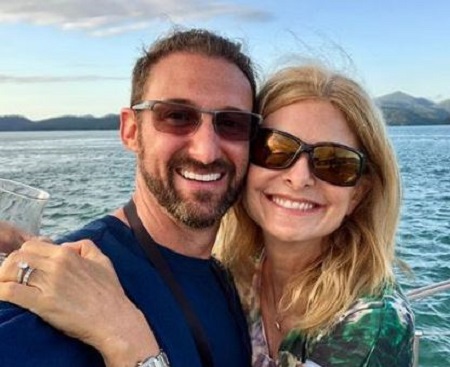 Image: Lisa Bloom with her husband, spending holiday