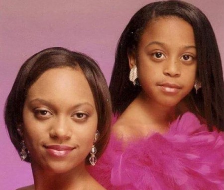 Dominique Perry (R) with her sister; Know about her daughter