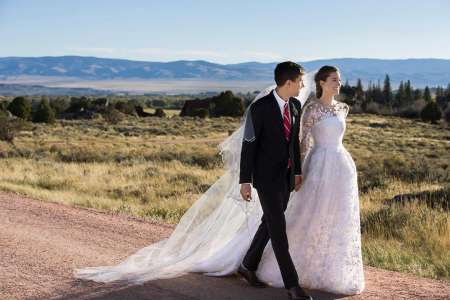 Allison Williams and Ricky Van Veen married in a cherishable ceremony
