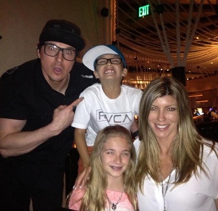 Meredith Bagans And With Her Younger Brother, Zak Bagans Alongside Niece and Niece 