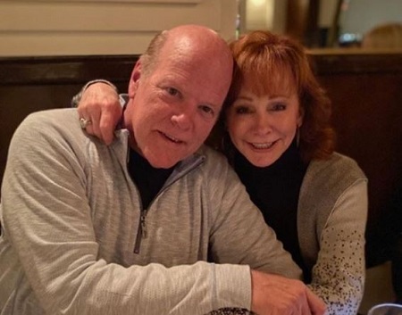 The Better Call Saul actor Rex Linn and the singer Reba McEntire who went out for dinner are pictured together.