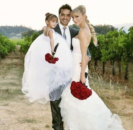 Agueda Lopez and Luis Fonsi tied the wedding knot on September 10, 2014, in presence of their daughter.