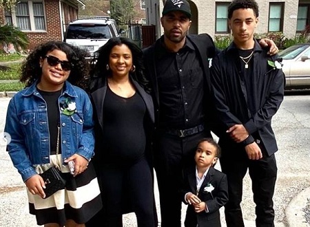 : Daniel Julez J Smith Jr (right) with his father, step-mom Karla Karim (second from left), and half-siblings Saniya (left), Legend J Smith (little one).