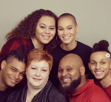Amanda Harvey (top-right) with her mother Nancy Hill (second from left), father Fred Hill (second from right), sister Natasha Hill (top-left), brother John (right), and younger brother (left)
