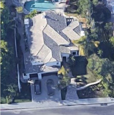 Photo: house/residence of the hot beautiful  1 million earning Los Angeles, California-resident
