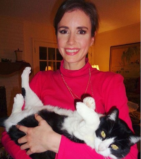 The cat lover Alexandra Cranford serves as a meteorologist at WWL-TV.