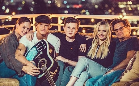 Angie Simpson with her husband Brad (right) sons Cody Simpson (second from left), Tom Simpson (middle) and daughter Alli Simpson (second from right).