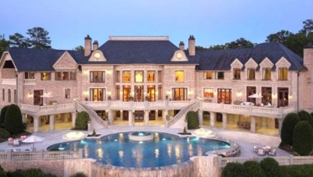Kelly and Jeff purchased an Atlanta mansion worth $10.5 million in 2009.