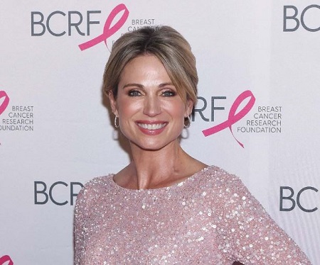 The 47 aged journalist Amy Robach works as a television presenter for ABC News. 