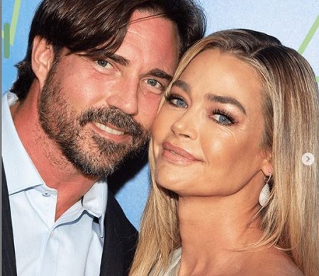 The actress Denise Richards is married to Aaron Phypers since September 2018.