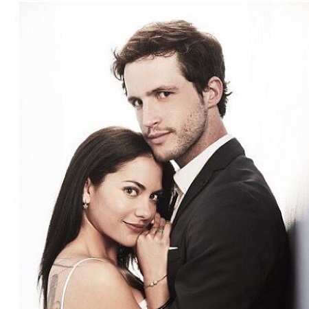  Inbar Lavi and her Imposters co-star Rob Heaps.