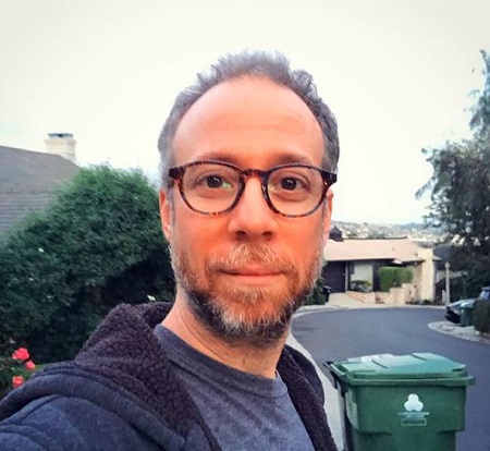 Kevin Sussman Leads a Single Life
