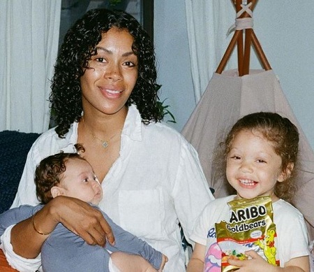 Shirleen Allicot with her daughters Shayla (right) and Gigi Gilmer.