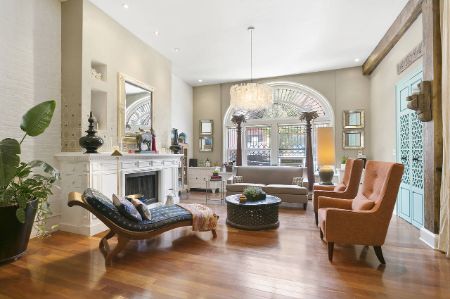 Denis O'Hare sold his 1998 Brooklyn Condominium for $1.7 Million after buying it for $175,000. How much is O'Hare's net worth as of 2021?