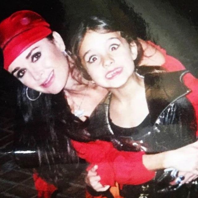 Sophia Umansky with her mother Kyle Richards wearing red in her childhood.