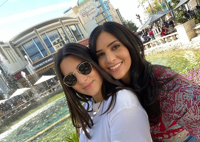 Camila Banus with her elder sister Gabriela Banus