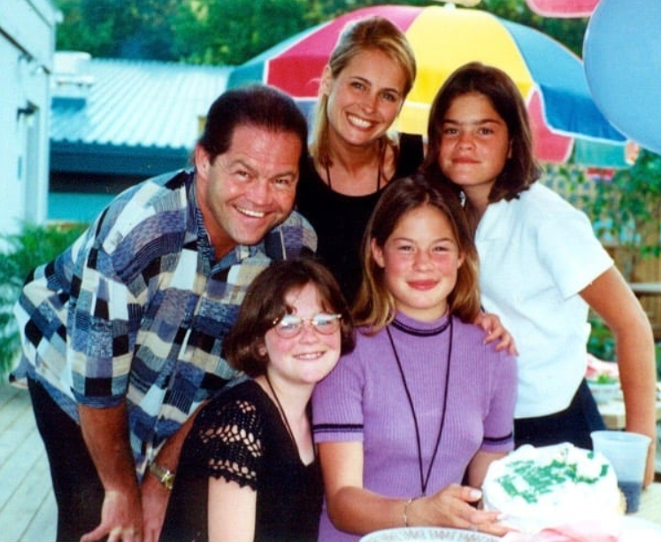 Ami Dolenz with her father Micky Dolenz and three half-siblings Georgia Rose, Charlotee Janelle and Emily Claire