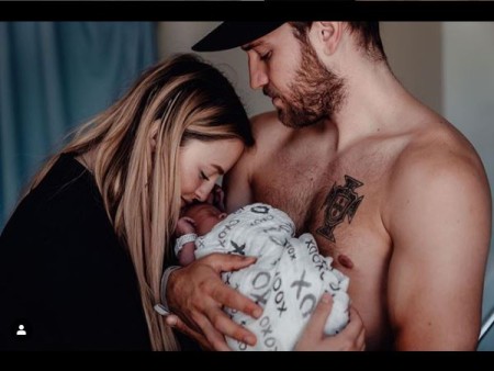 Alicia Moffet, Alexandre Mentink with their daughter Billie Lou Mentink
