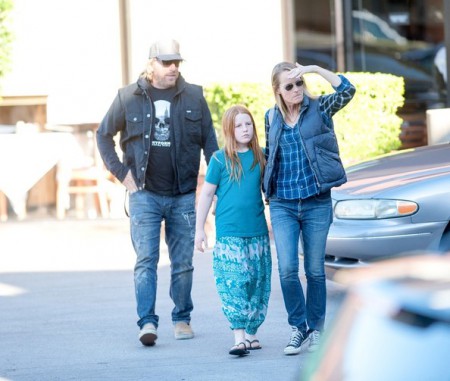 Helen Hunt with her Former Boyfriend and her daughter out for the family time