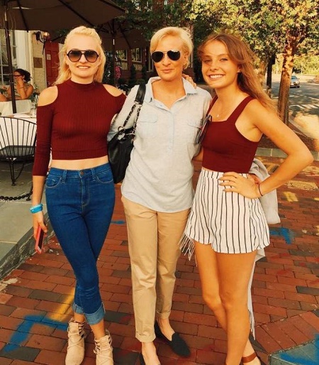Momma, Mika Brzezinski with her two cute daughters
