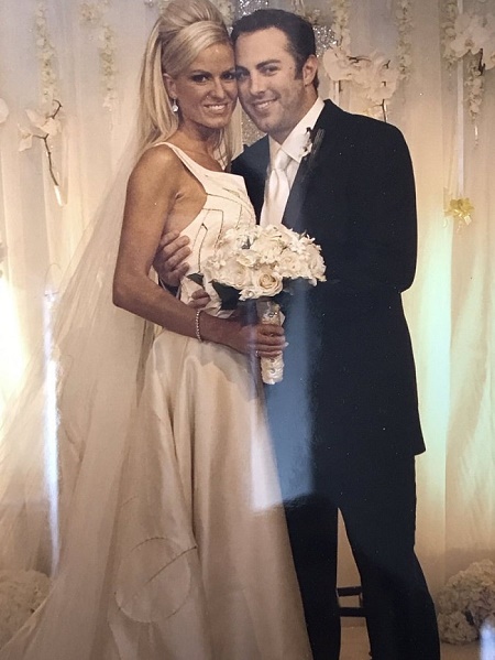 Jay McGraw and his wife, Erica Dahm's wedding picture