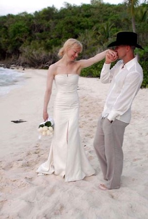 Kenny with ex-wife, Renee during their wedding.