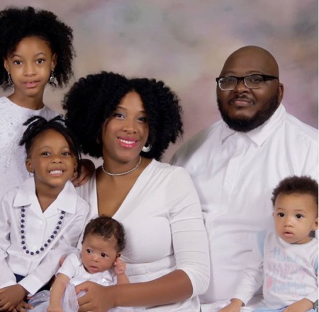 Kiyamma Griffin with his wife Ashley Griffin and his four daughters