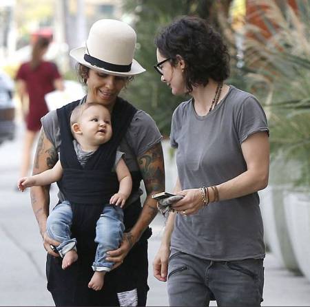 Sara Gilbert carrying her son, Rhodes aside Linda Perry