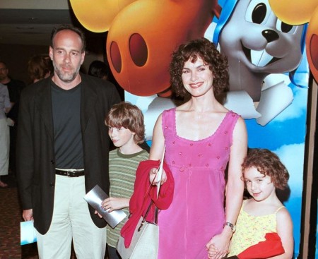 Emily Cohn with her half-mother, Elizabeth Vargas and her father, Marc Cohn with her brother, Max Cohn