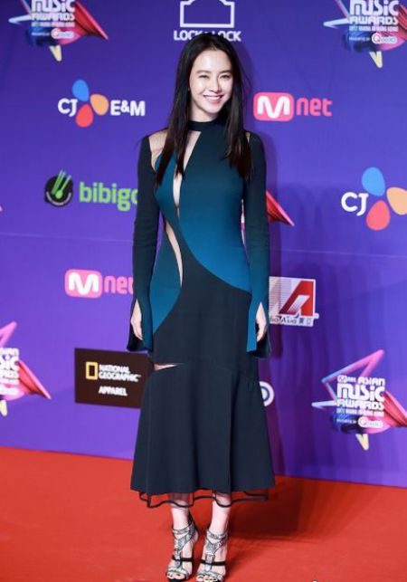 Song Ji-hyo arrived at the MAMA Award ceremony