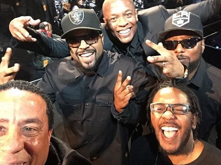 Dr Dre with Ice Cube, Easy E and other rapper