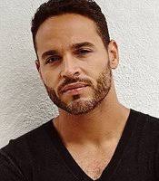 how tall is daniel sunjata