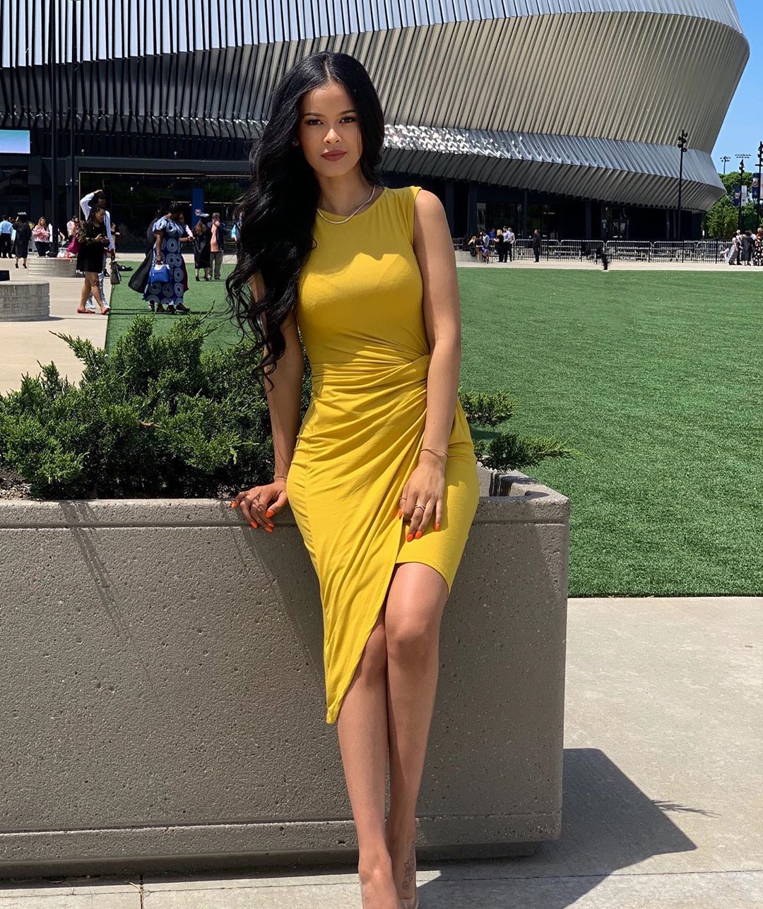 Karizma Houglass flaunts her Body Figure in yellow one piece. Know more about her height, weight, body measurement, net worth, salary and many more
