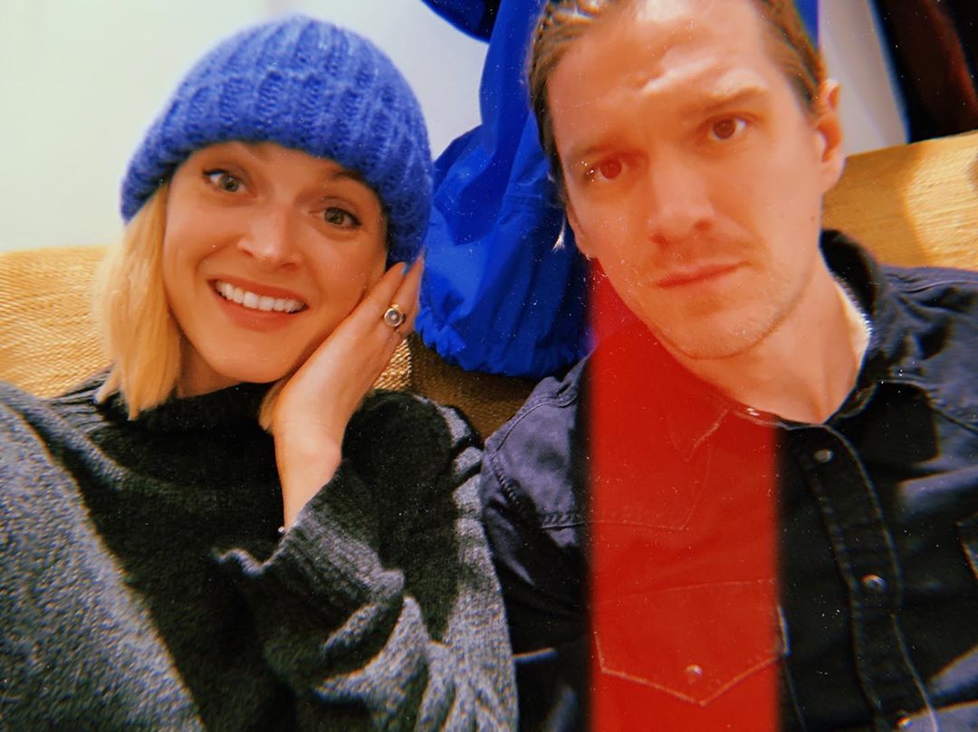 Jesse Wood and his Wife, Fearne Cotton. Know more about Jesse net worth, bank balance, wealth, earnings, income, total assets with insurance, bond and shares