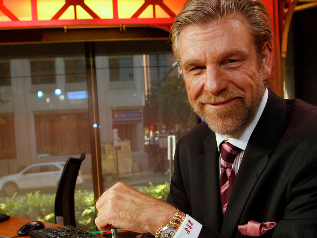 Howard Eskin no trabalho. Saber sobre sua carreira, património líquido, casamento, esposa e muitos mais aqui