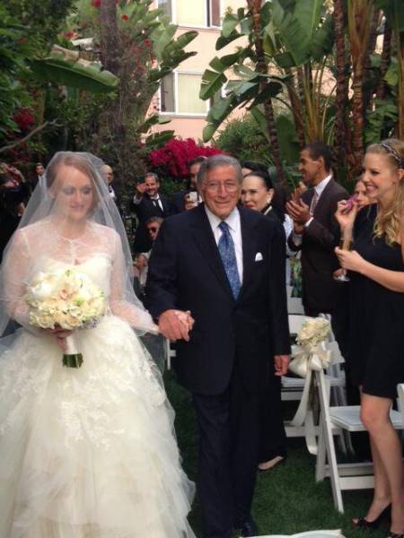 Tony Bennett accompanying her daughter Antonia at her wedding