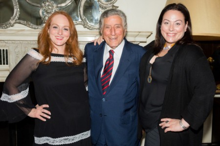 Tony Bennett with daughters Antonia (L) and Joanna (R)