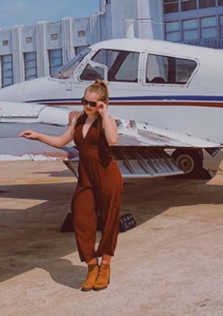 Sarah in her jet. Know about her earnings, net worth, salary, bank balance, income and many more