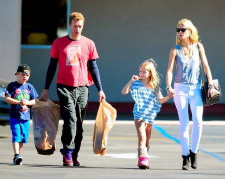 Chris Martin with ex-wife Gwyneth Paltrow and their kids; Martin's wife, kids, relationship