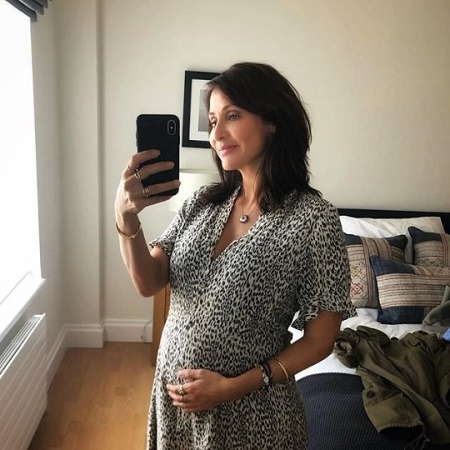 Natalie Imbruglia growing belly bump and expecting her first child with the help of IVF and sperm donor.