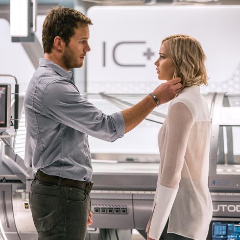  Jennifer Lawrence with Chris Pratt in their new film Passengers
